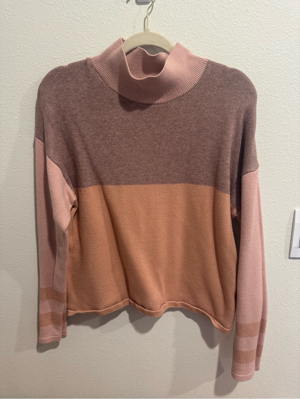 Colorblock Turtleneck Sweater - Pink & Peach size XL